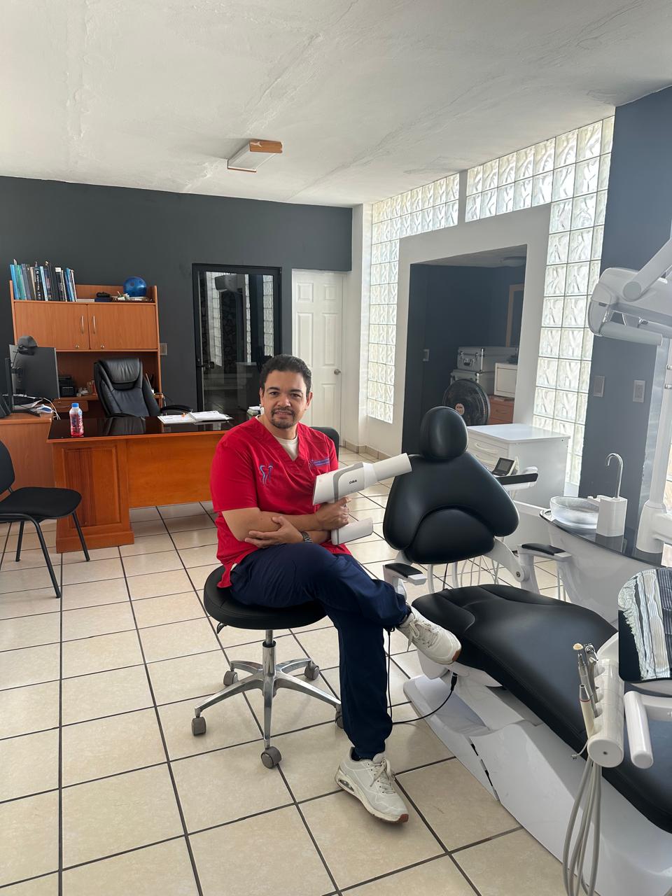 Dr. Dionisio Martinez - Especialista en Endodoncia